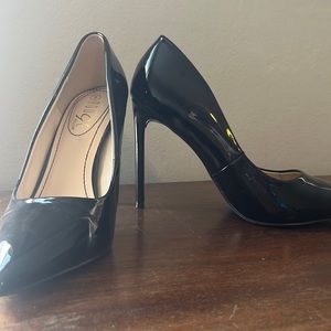Size 9, black patent leather pumps never worn